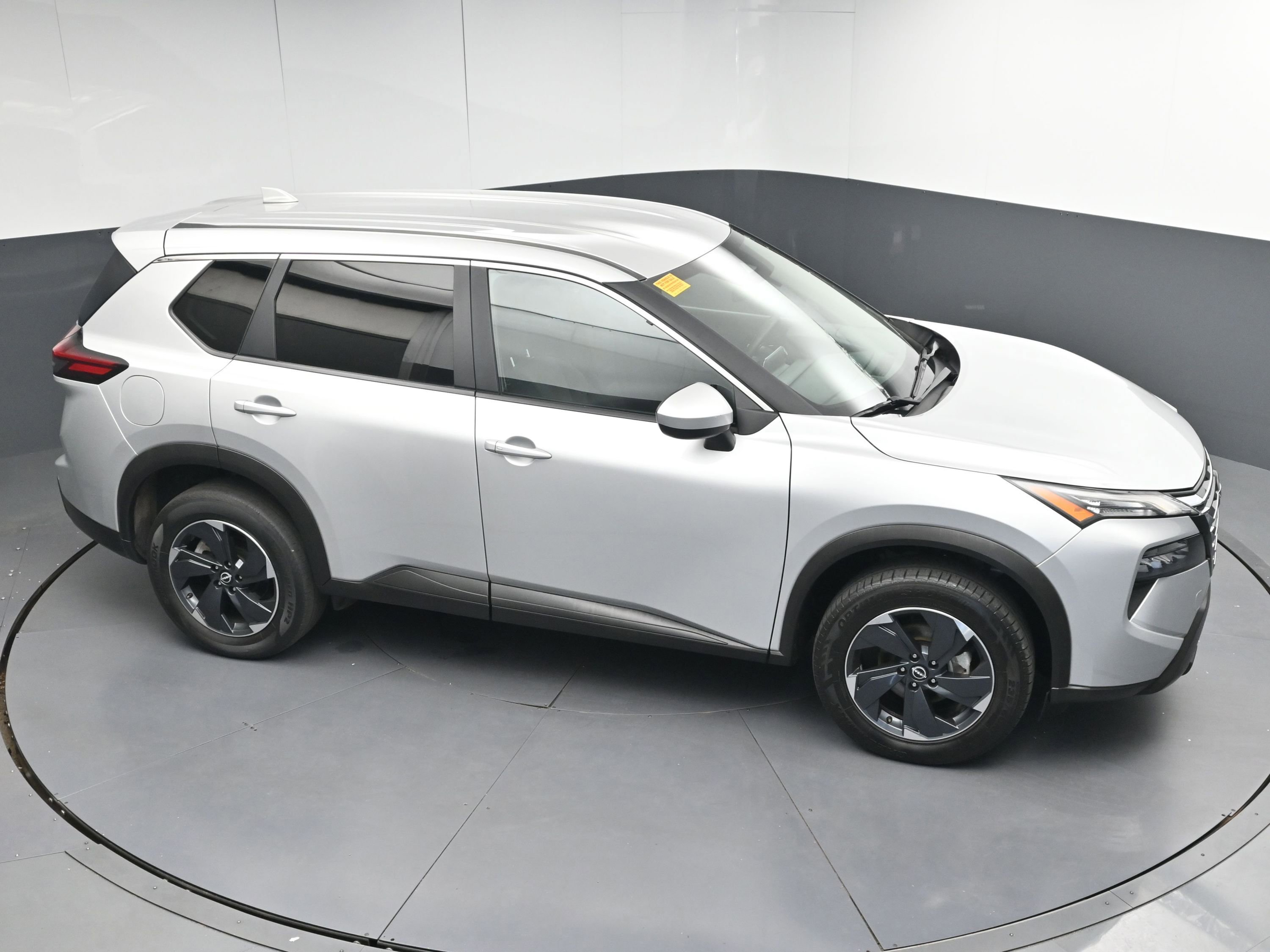 Used 2024 Nissan Rogue SV image 33