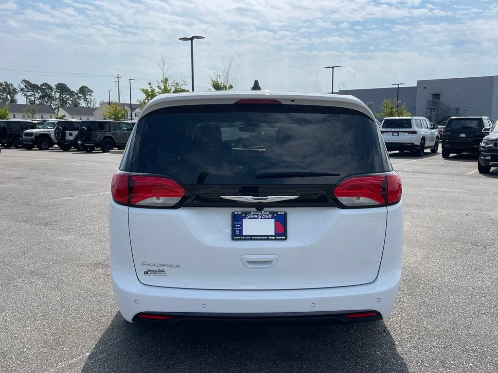 New 2027 Chrysler Pacifica LX FWD image 18