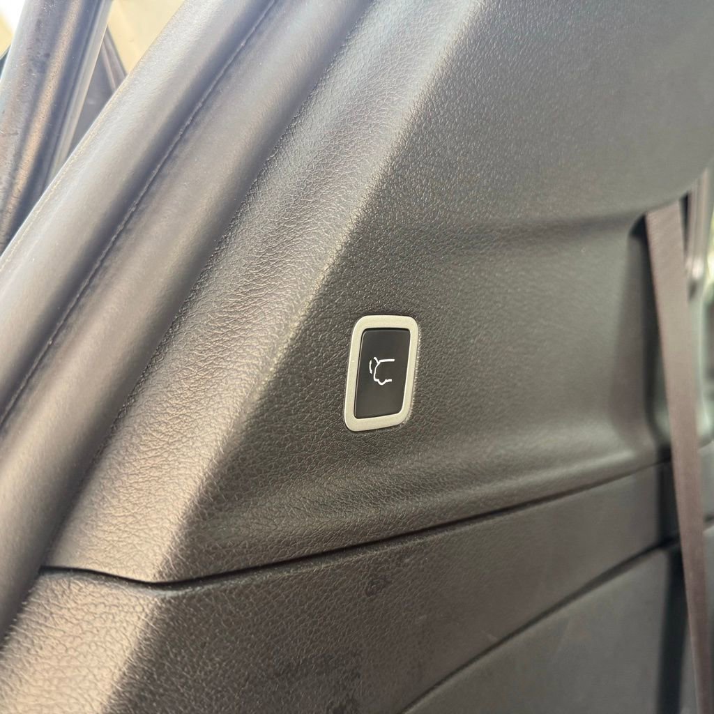 Used 2025 Chrysler Pacifica Select image 32