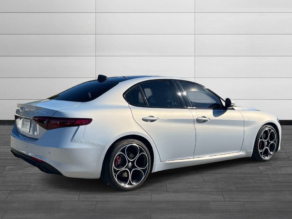 Used 2022 Alfa Romeo Giulia Ti RWD image 4