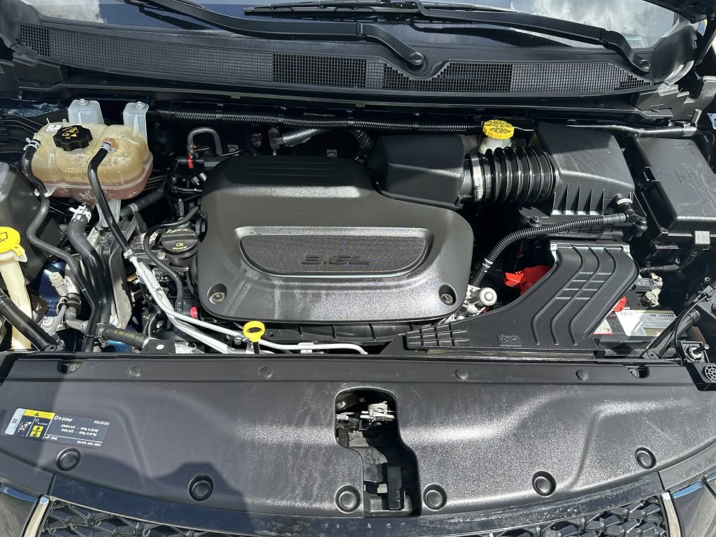 Used 2021 Chrysler Pacifica Touring-L FWD image 4