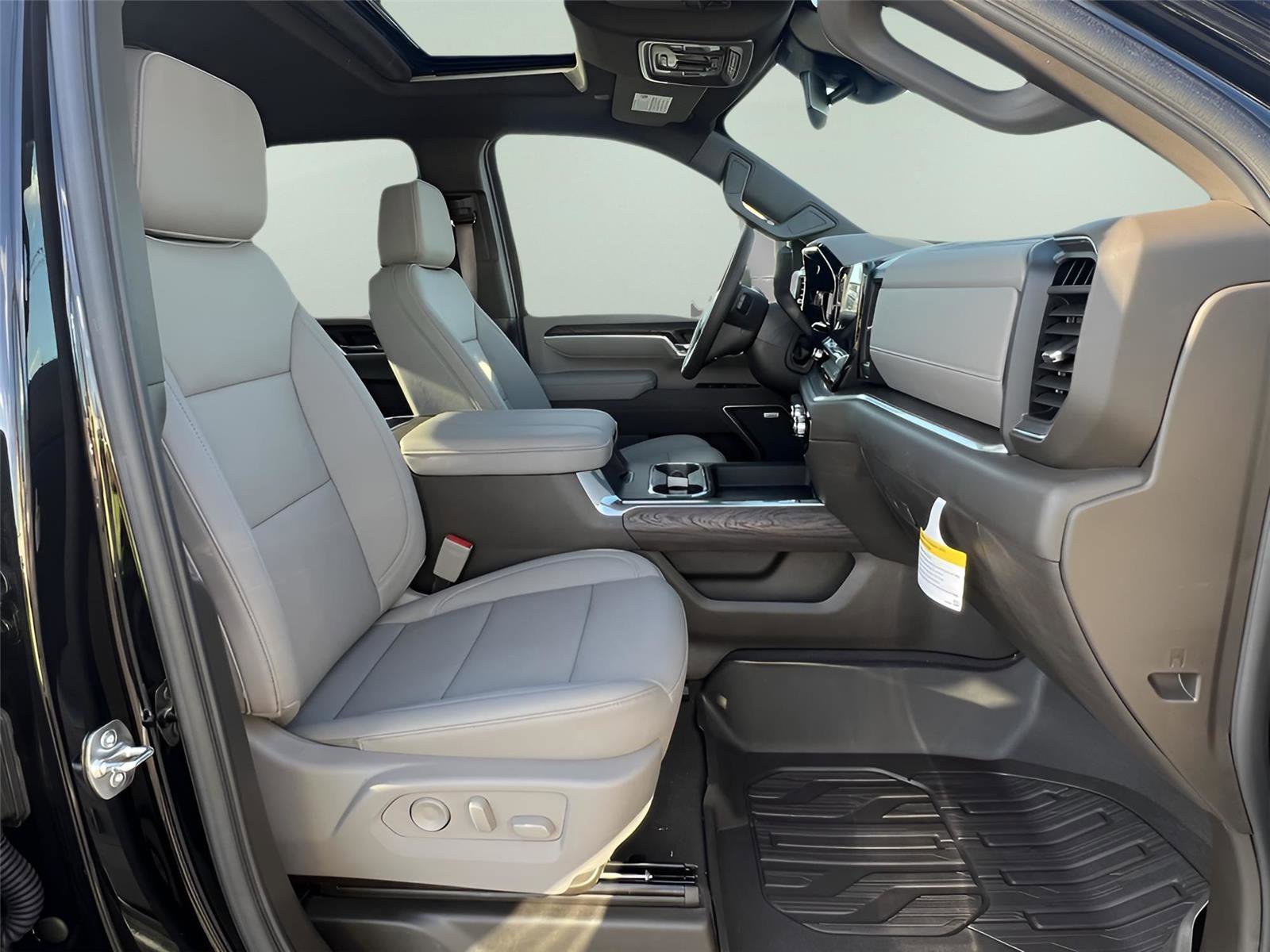 New 2025 GMC Sierra 2500 SLT w/ SLT Premium Package image 15