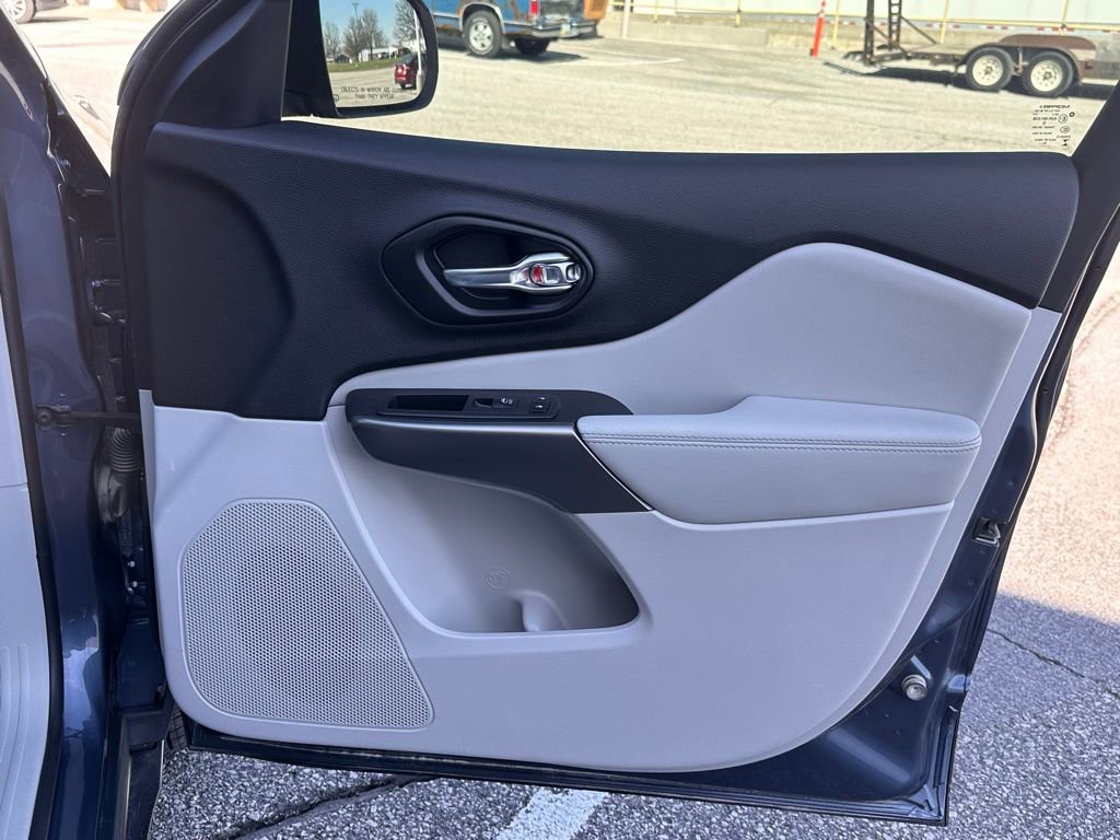 Used 2021 Jeep Cherokee Latitude Plus image 22