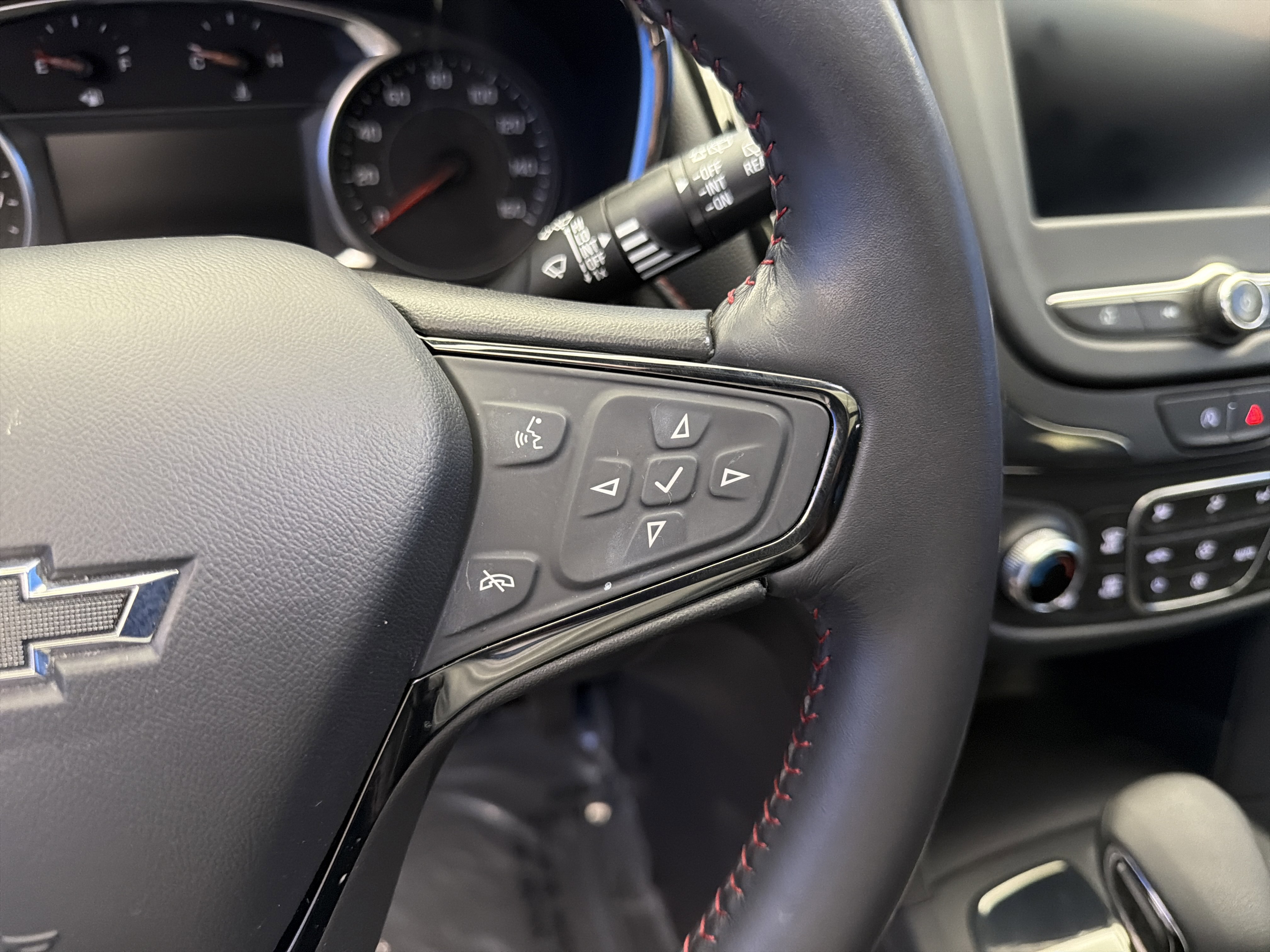 Used 2022 Chevrolet Equinox RS FWD image 17