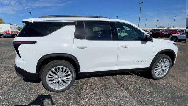 New 2026 Chevrolet Traverse LT w/ Driver Confidence Package AWD/4WD image 2