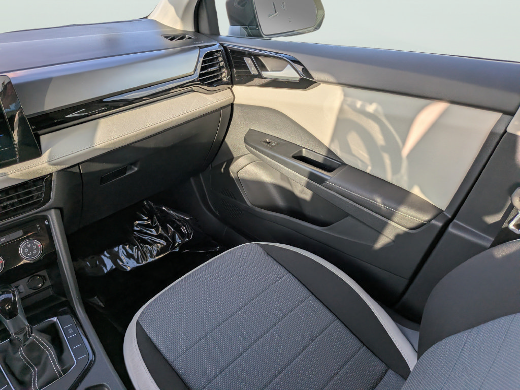 Certified 2025 Volkswagen Taos S FWD image 13