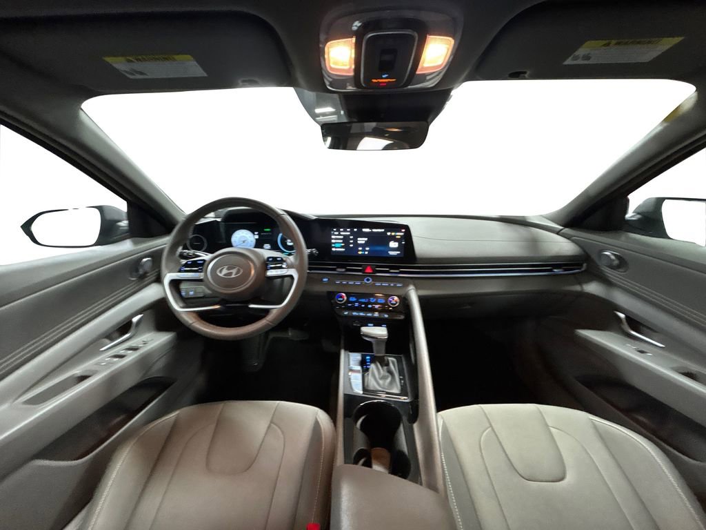 Certified 2025 Hyundai Elantra SEL image 16