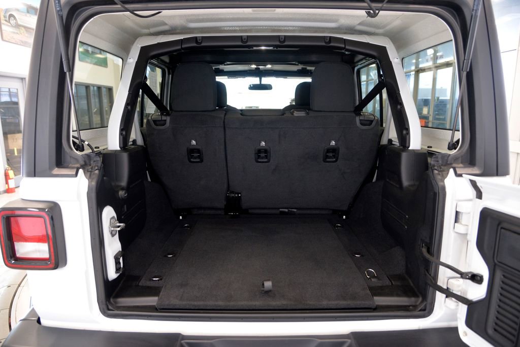 Used 2021 Jeep Wrangler Unlimited Sahara w/ Cold Weather Group image 30