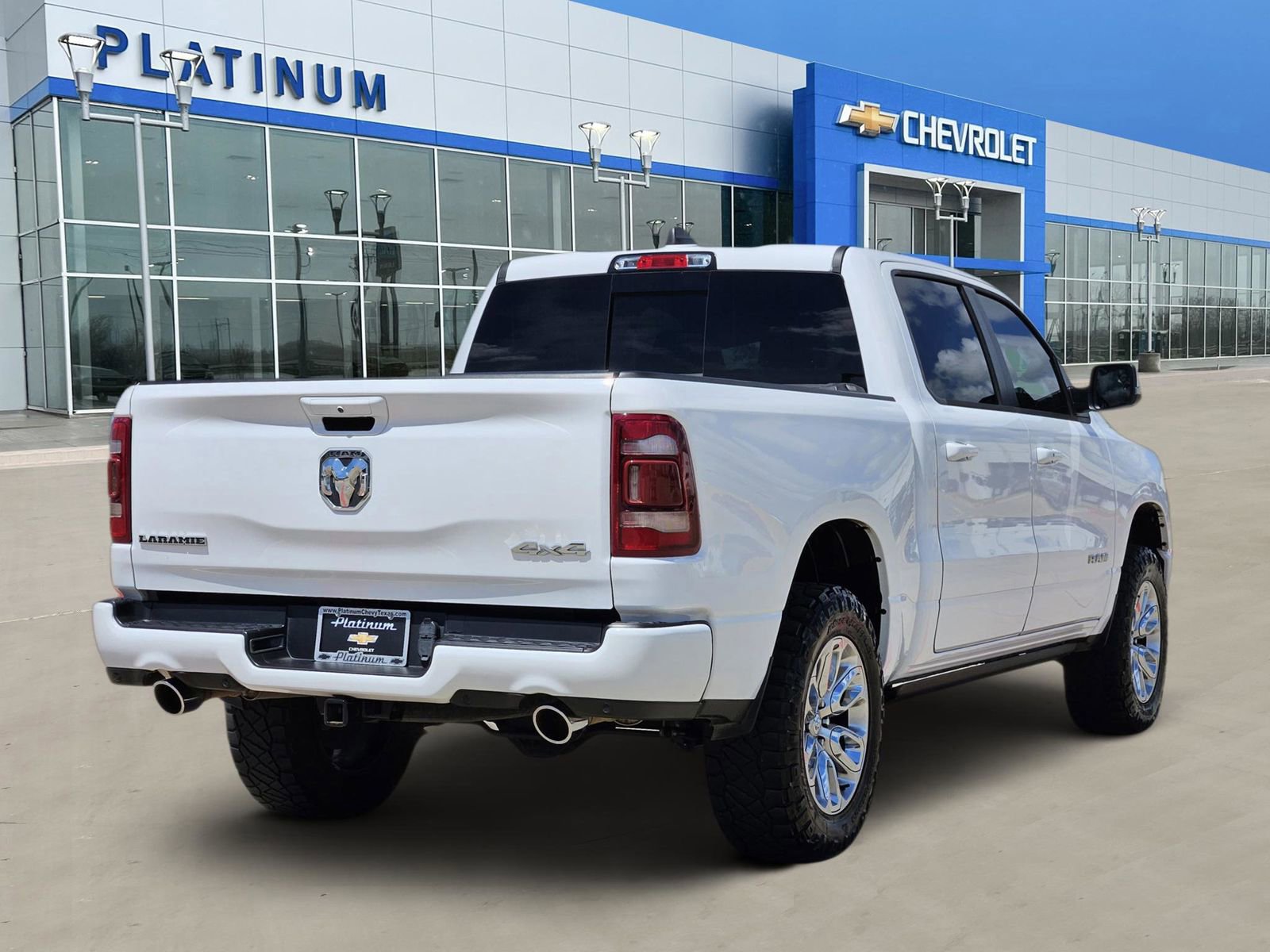 Used 2024 RAM 1500 Laramie AWD/4WD image 5