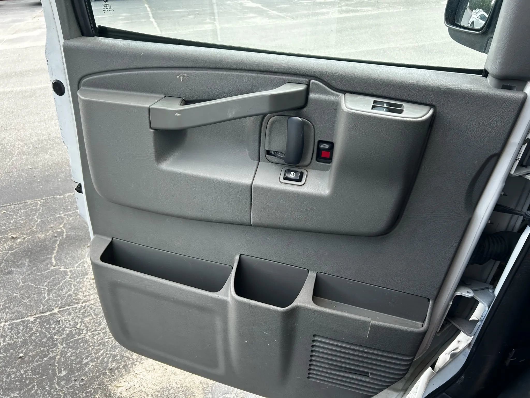 Used 2017 GMC Savana 2500 Van 3D image 22