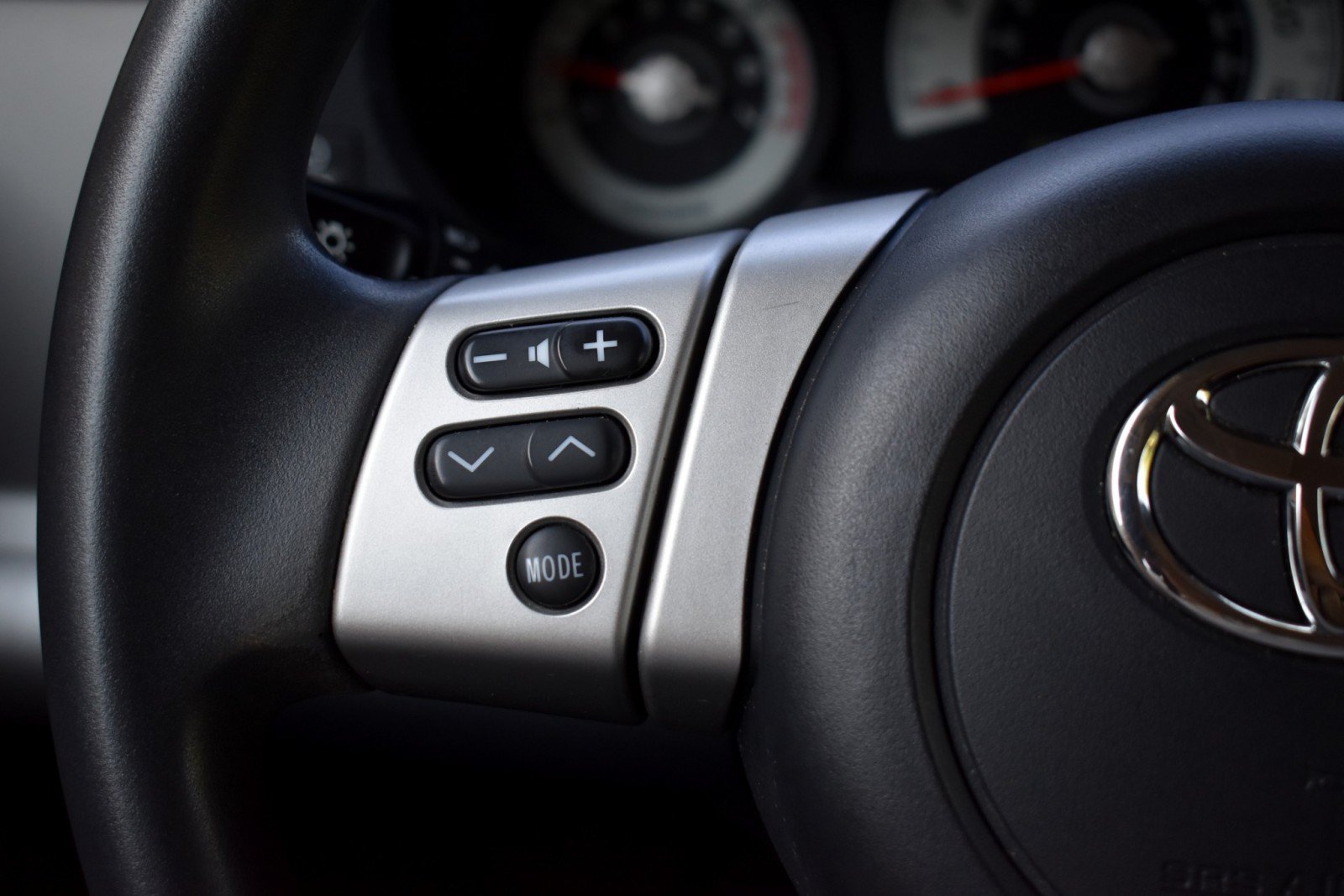 Used 2014 Toyota FJ Cruiser 4WD w/ Convenience Package image 18