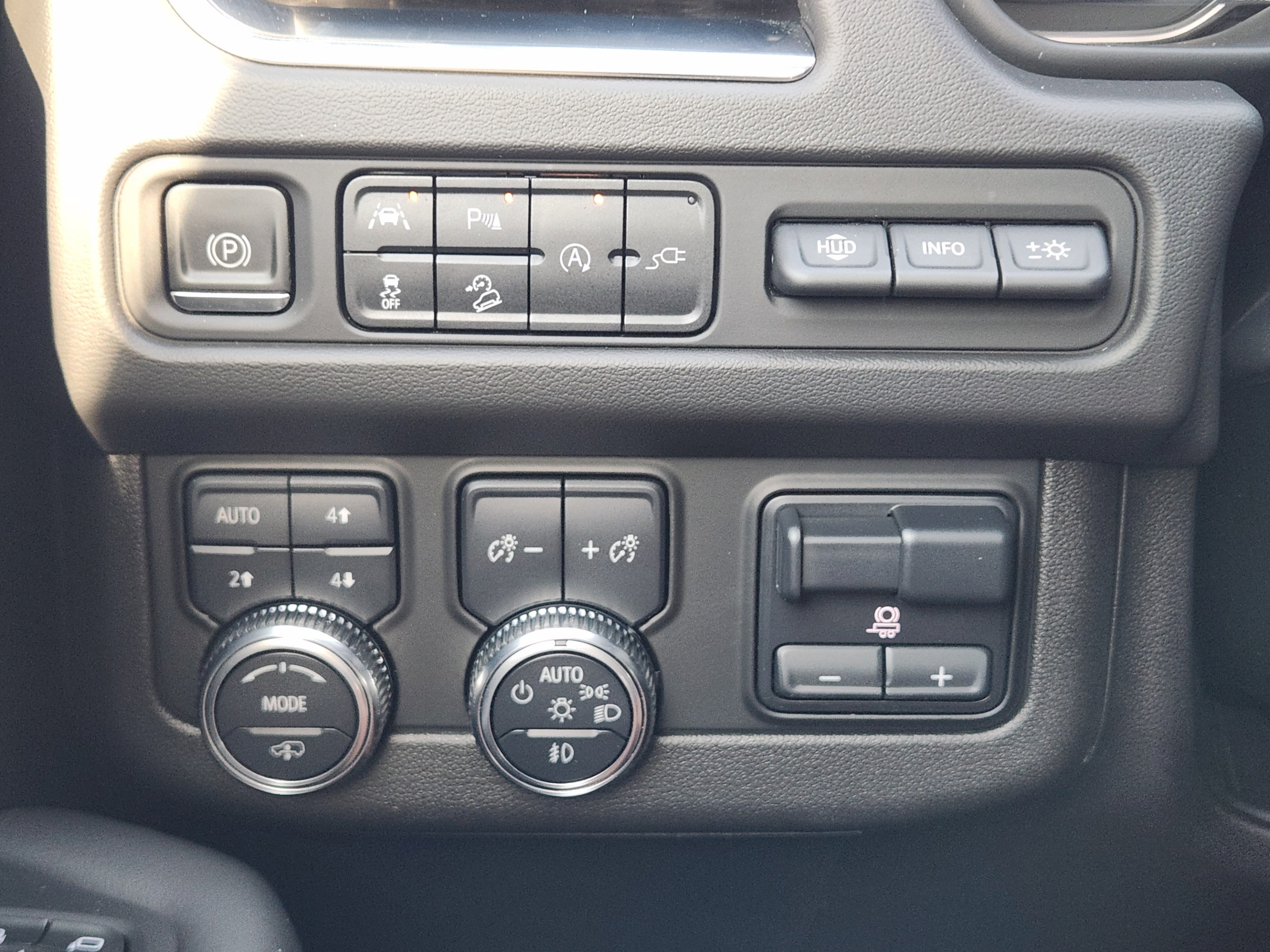Used 2021 GMC Yukon XL AT4 w/ AT4 Premium Plus Package AWD/4WD image 16