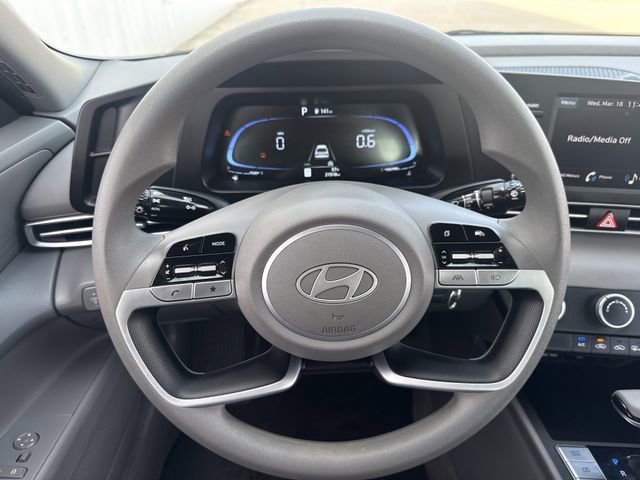 Used 2025 Hyundai Elantra SE image 10