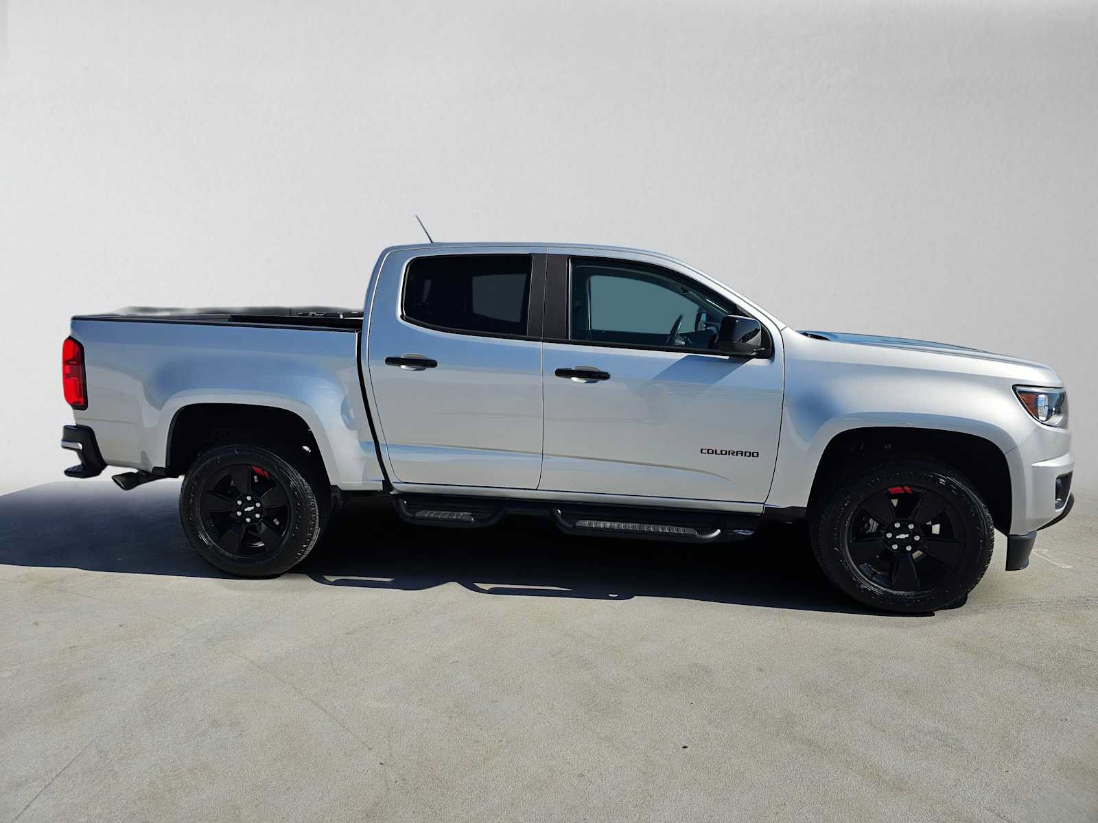 Used 2019 Chevrolet Colorado LT w/ Redline Special Edition RWD image 2
