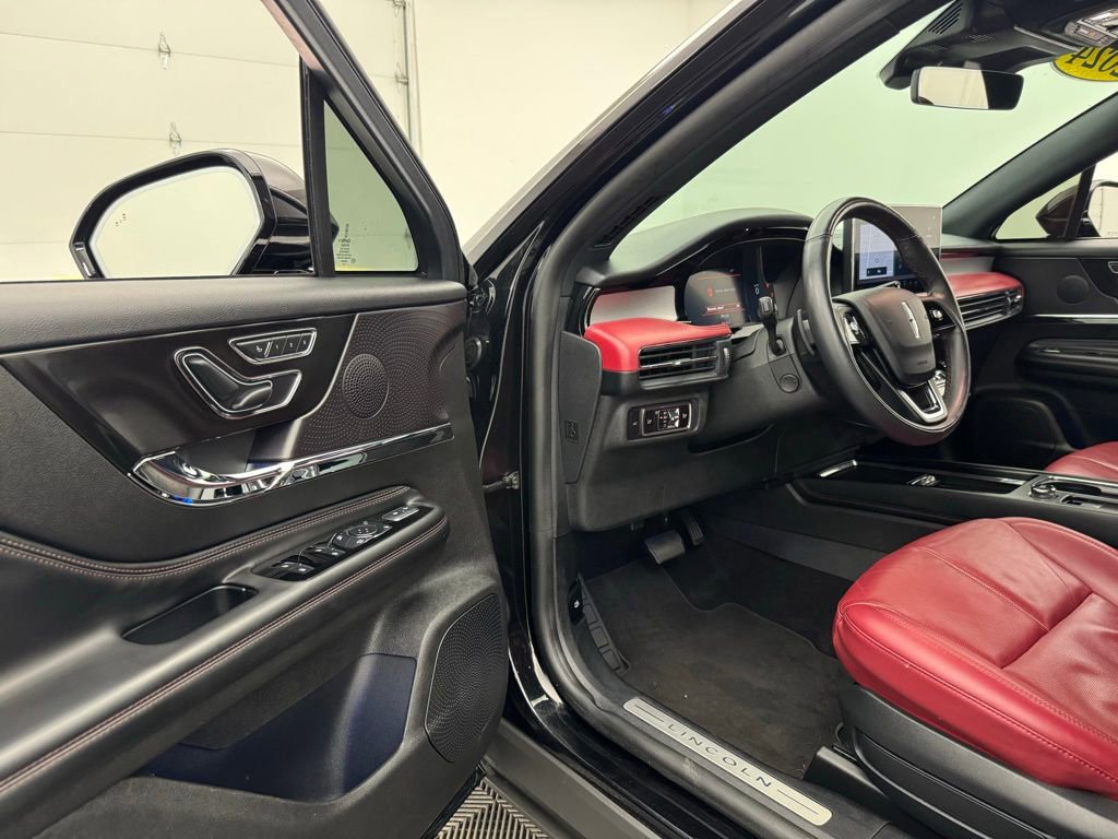 Used 2024 Lincoln Corsair Reserve w/ Equipment Group 201A image 17