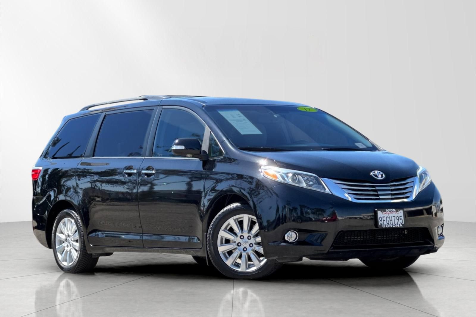 Used 2017 Toyota Sienna Limited Premium w/ Advanced Technology Package FWD image 1