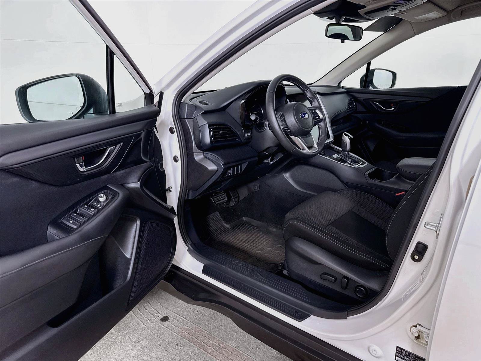 Used 2023 Subaru Outback Premium AWD/4WD image 3
