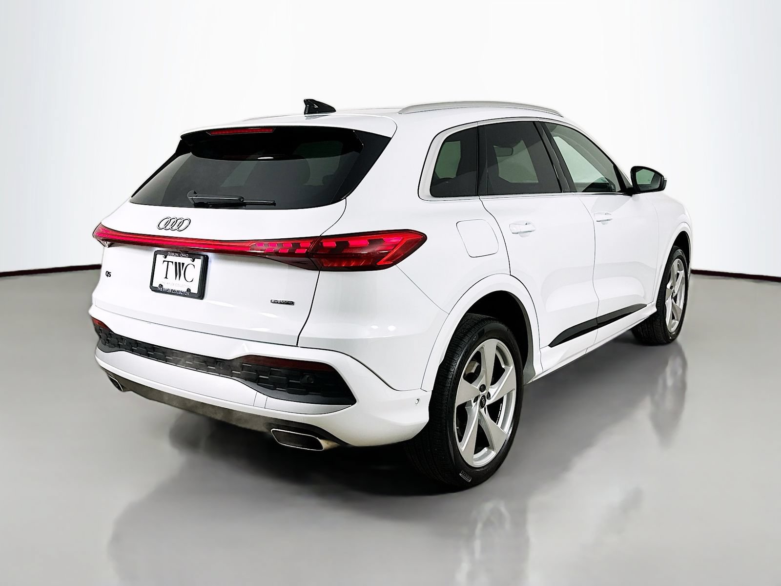 Used 2025 Audi Q5 Premium Plus w/ Premium Plus AWD/4WD image 5