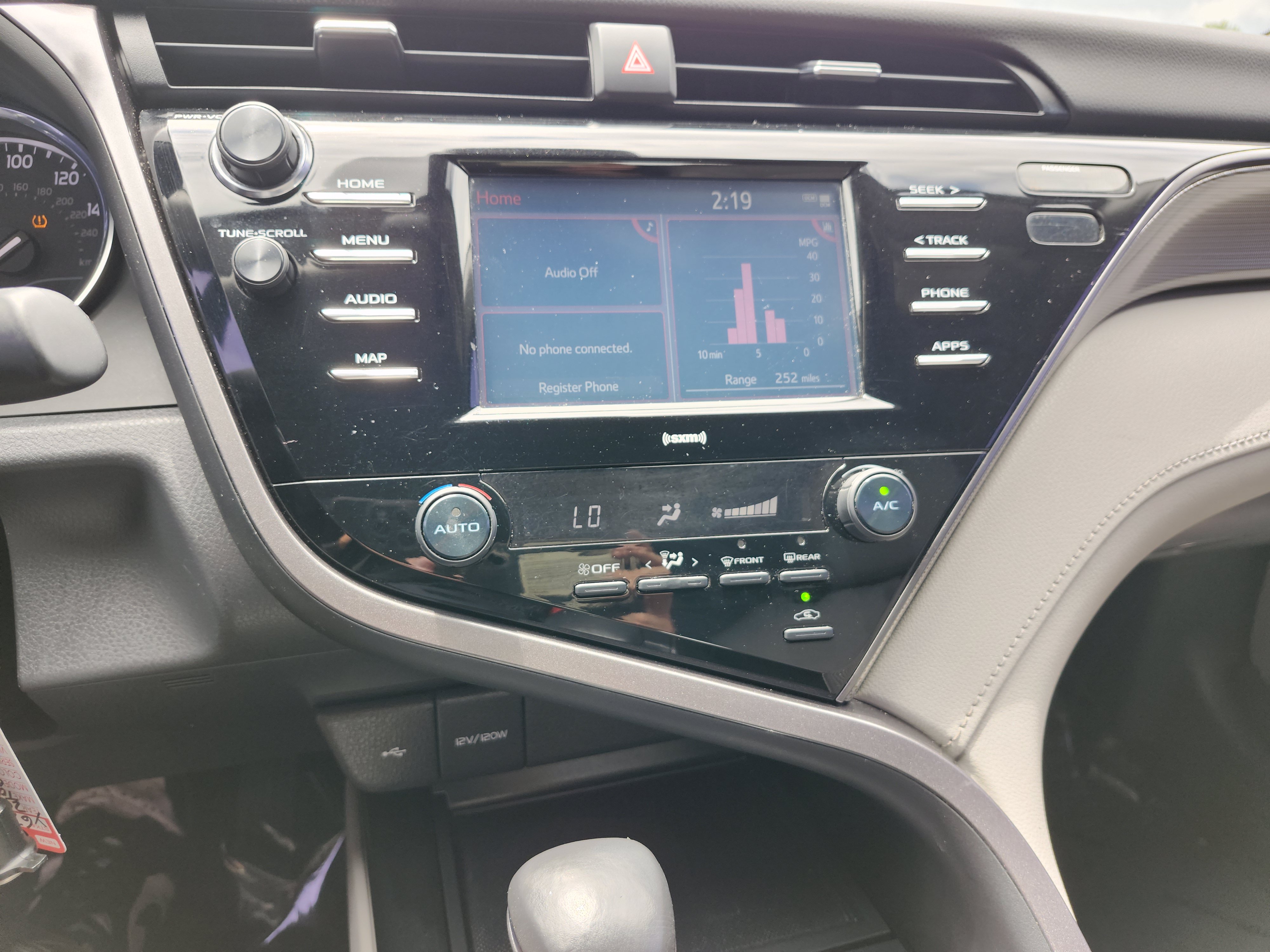 Used 2020 Toyota Camry SE FWD image 29