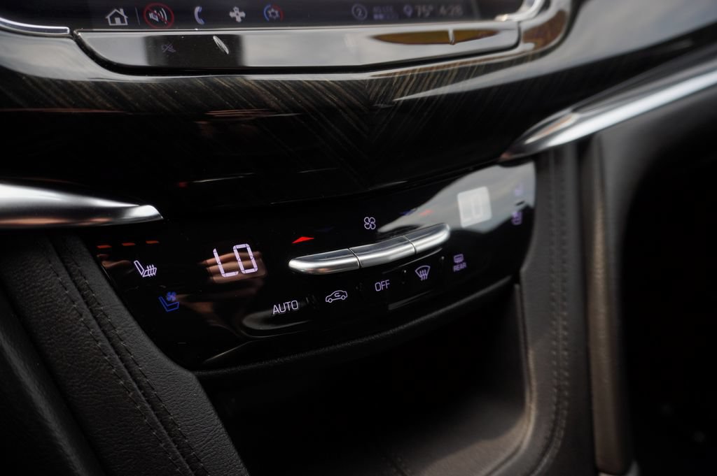 Used 2020 Cadillac XT6 Premium Luxury AWD/4WD image 17