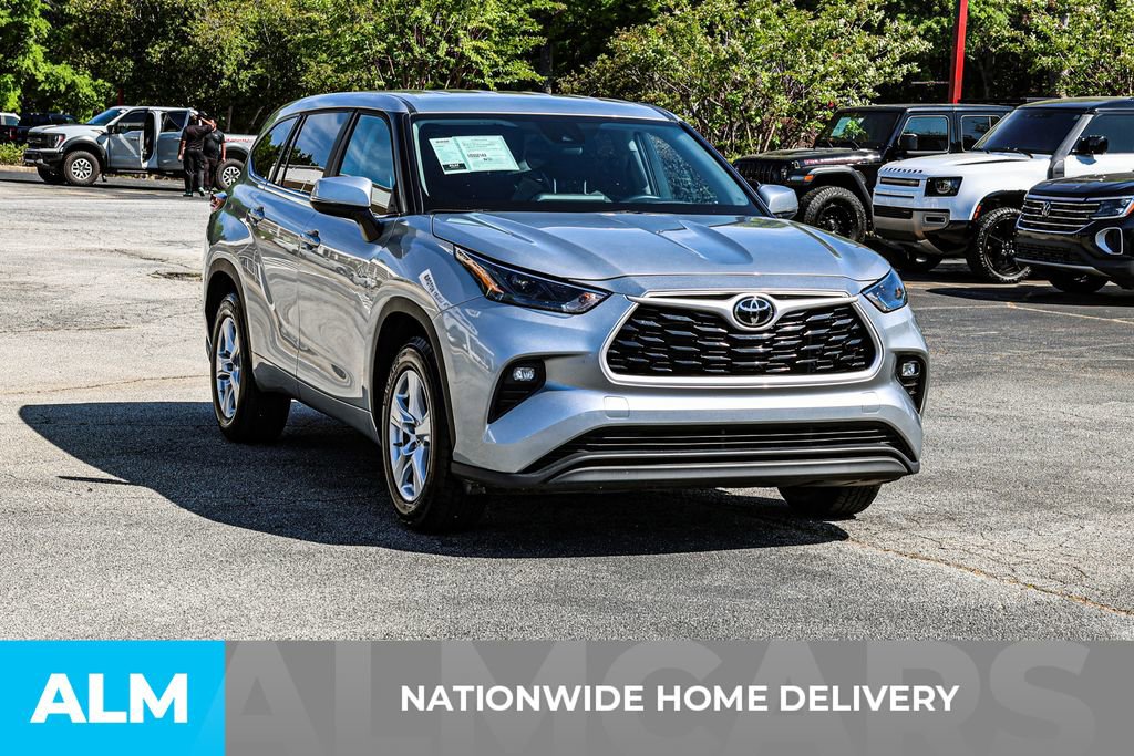 Used 2025 Toyota Highlander LE image 5