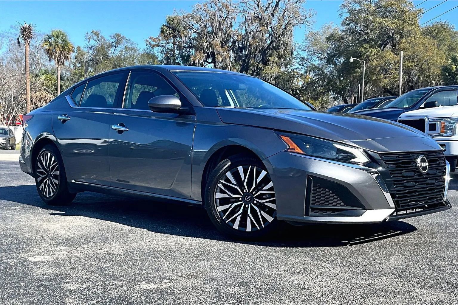Used 2023 Nissan Altima 2.5 SV image 2
