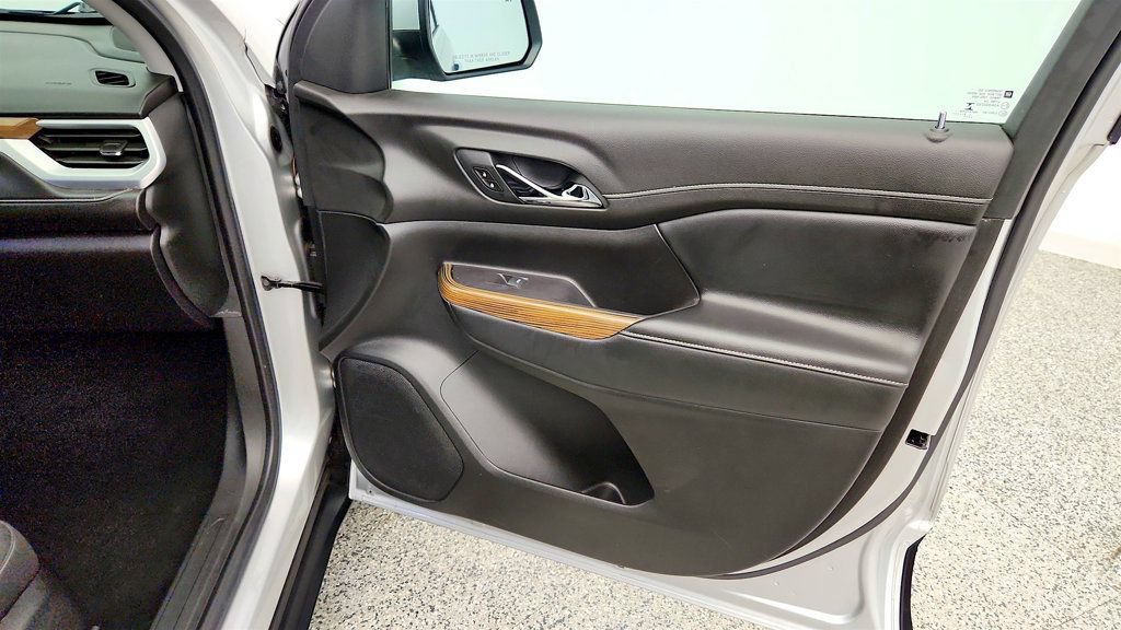 Used 2020 GMC Acadia SLE FWD image 26