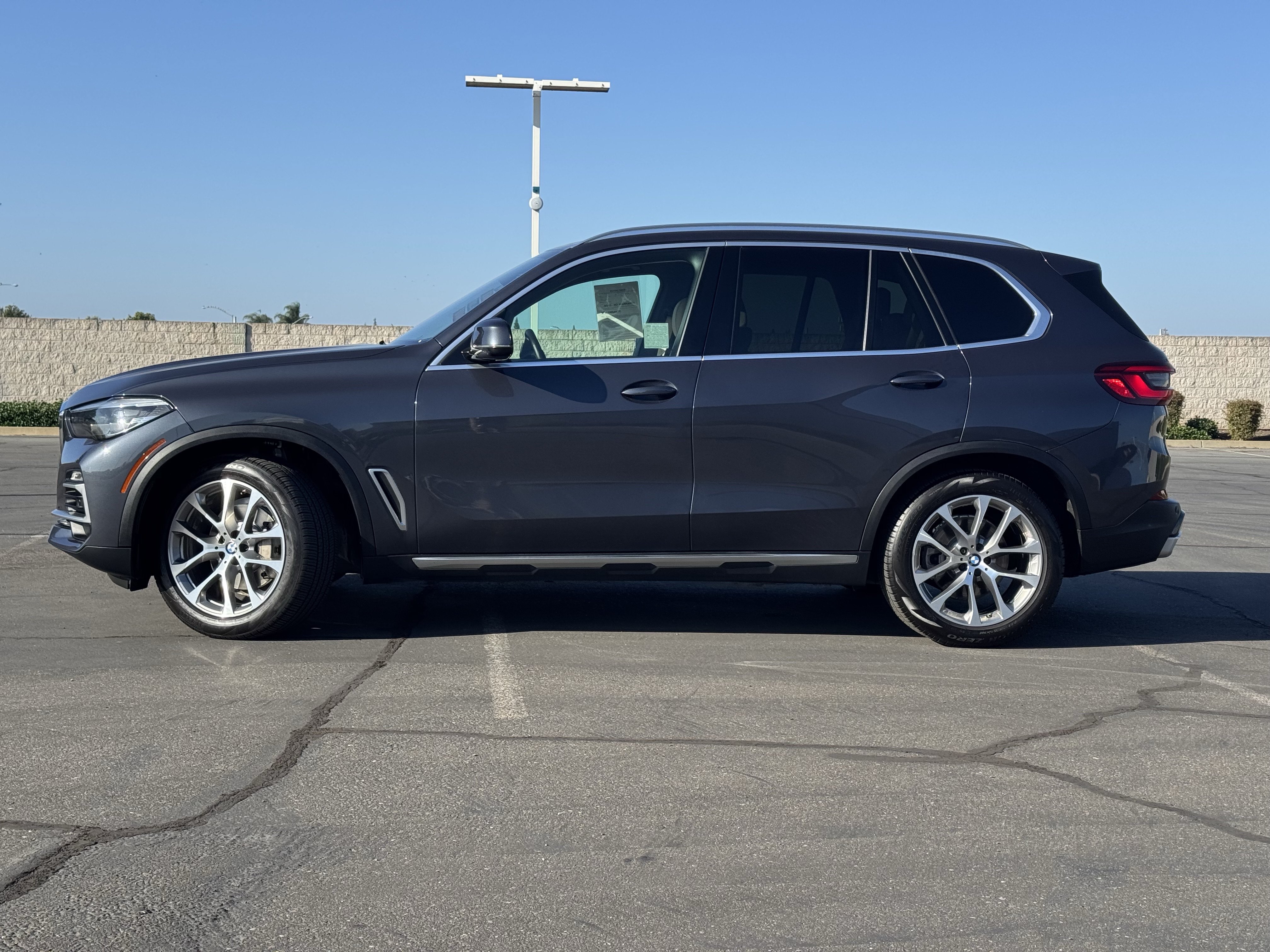 Used 2019 BMW X5 xDrive40i w/ Premium Package 2 AWD/4WD image 4