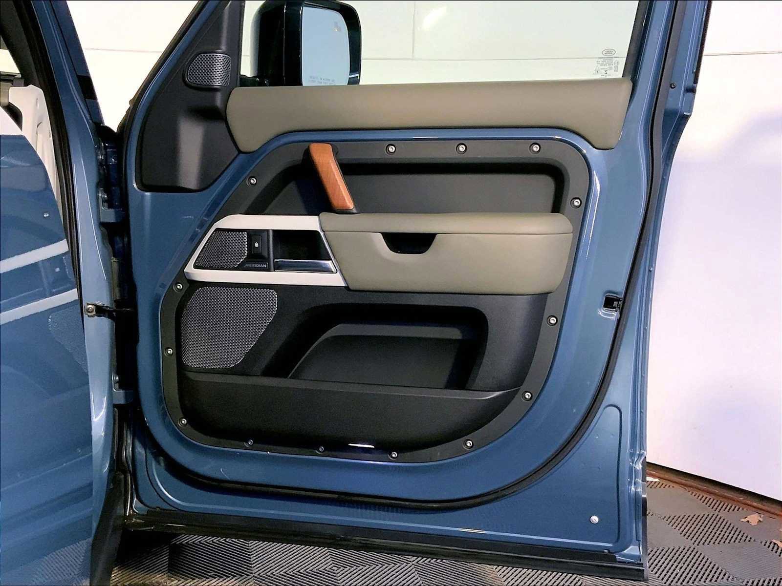 Used 2020 Land Rover Defender 110 SE image 26