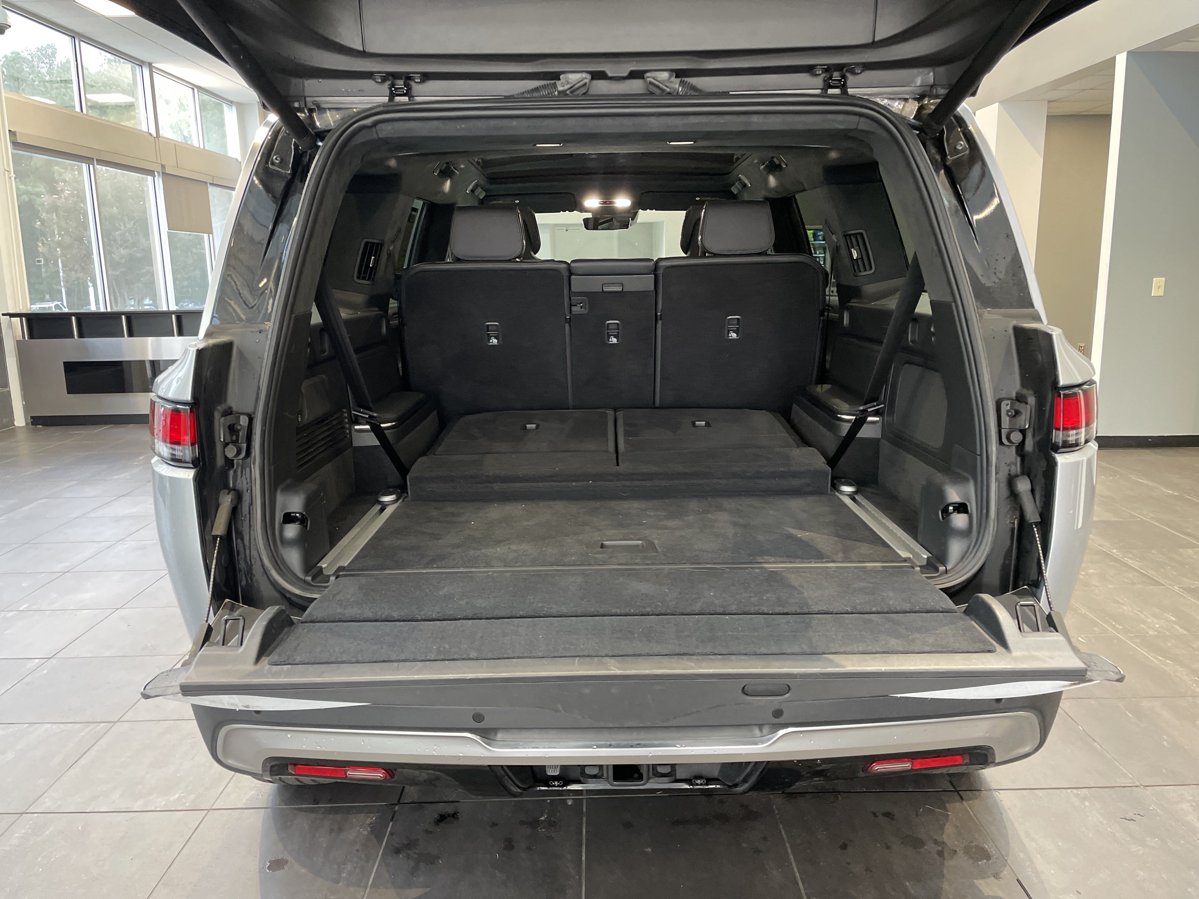 Used 2024 Rivian R1S Adventure Dual AWD/4WD image 40