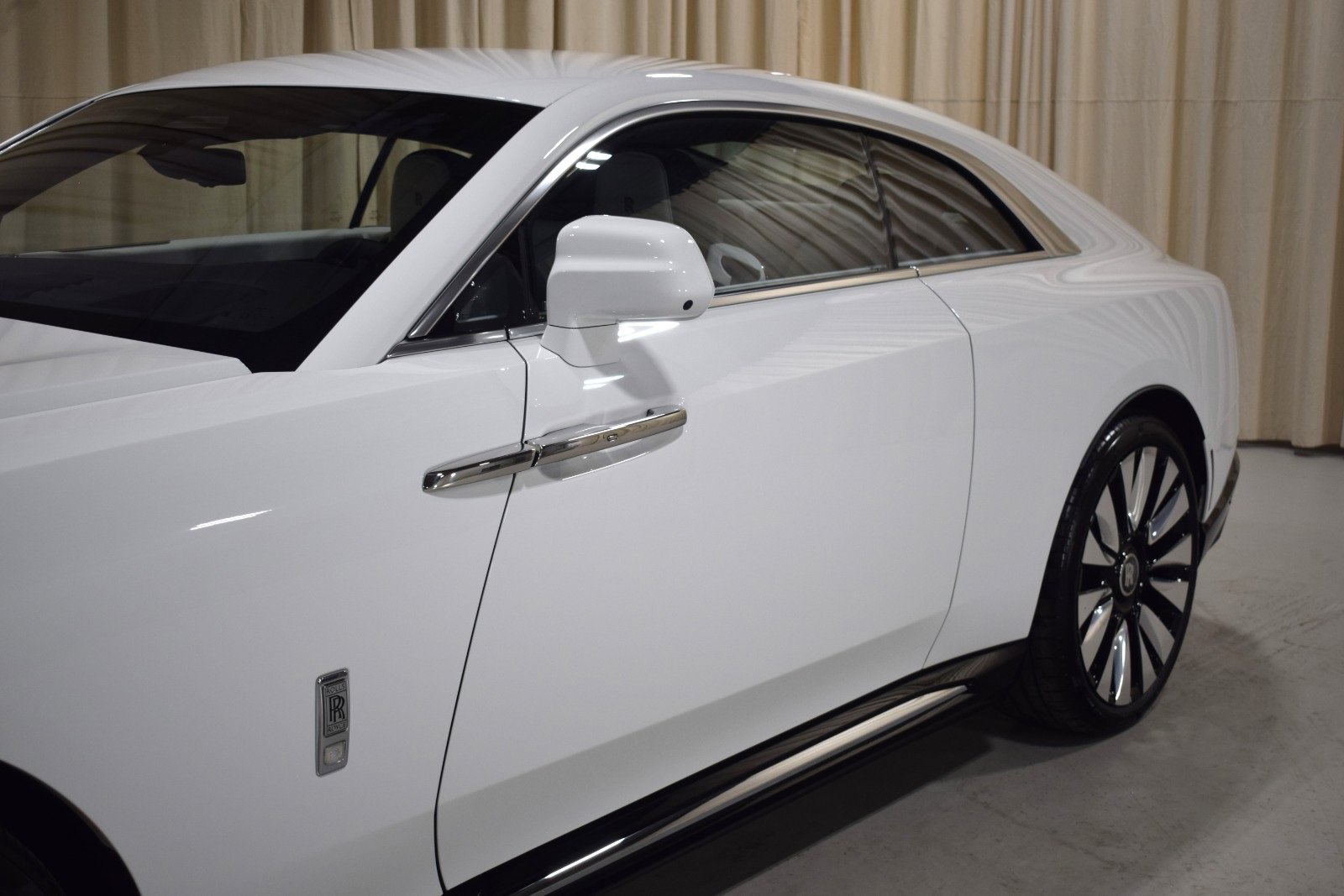 New 2025 Rolls-Royce Spectre w/ Leather Finishing Pack image 5