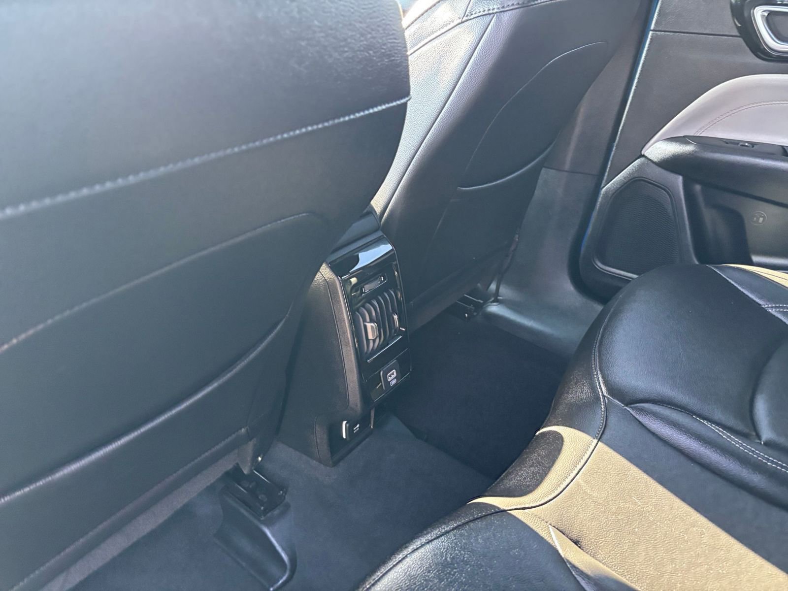 Used 2025 Jeep Compass Limited image 23