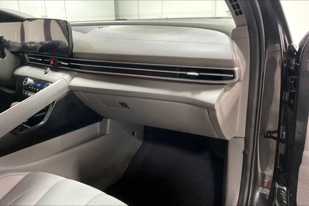 Used 2023 Hyundai Elantra SEL w/ Convenience Package FWD image 19