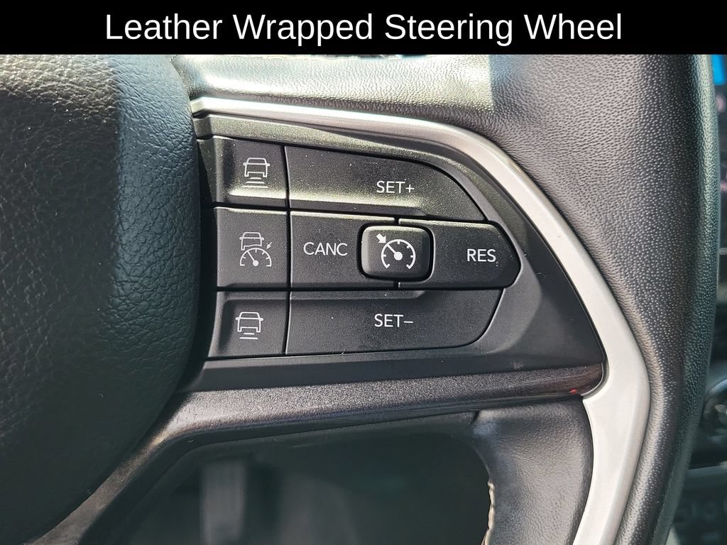 Used 2022 Jeep Grand Cherokee Laredo w/ Luxury Tech Group I AWD/4WD image 17