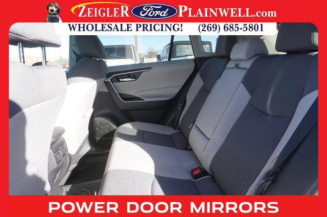 Used 2022 Toyota RAV4 XLE image 12