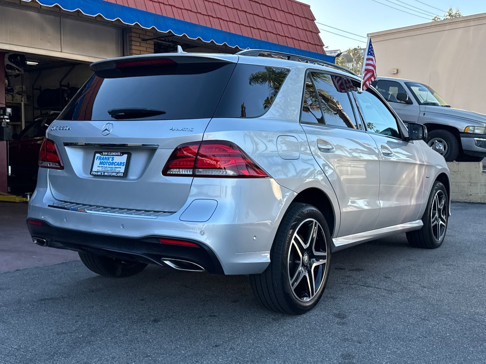 Used 2016 Mercedes-Benz GLE 550e 4MATIC w/ Driver Assistance Package image 9