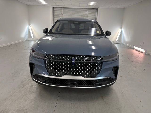 Used 2025 Lincoln Nautilus Premier image 2