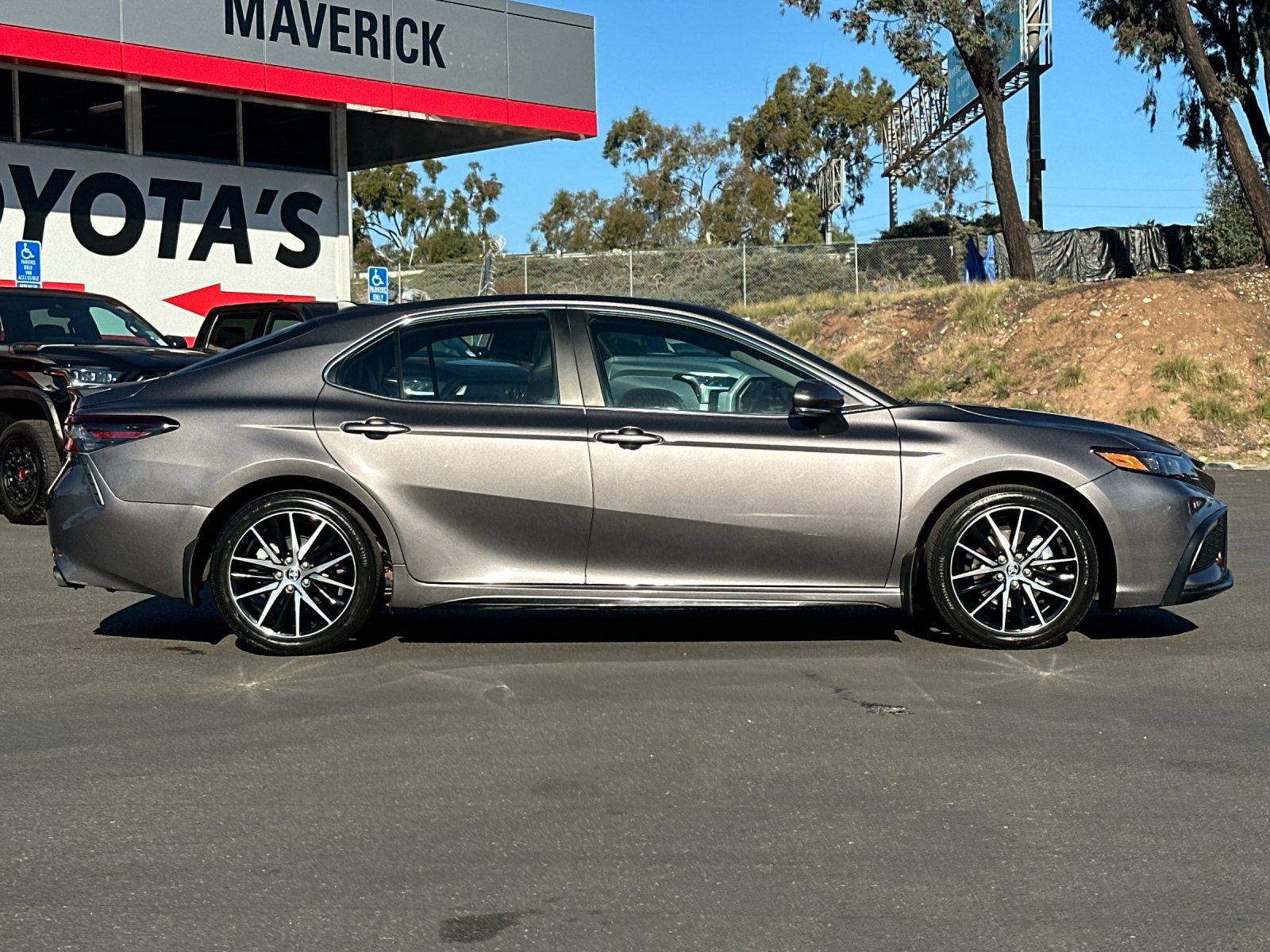 Used 2024 Toyota Camry SE image 6