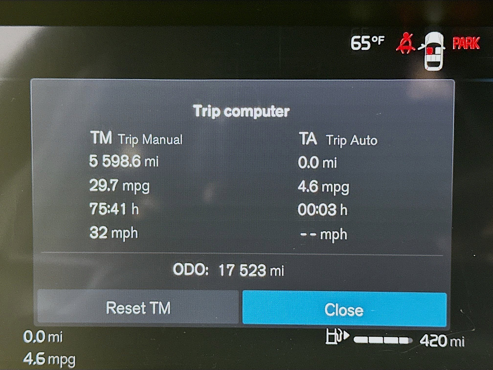 Used 2025 Volvo XC40 B5 Core image 19