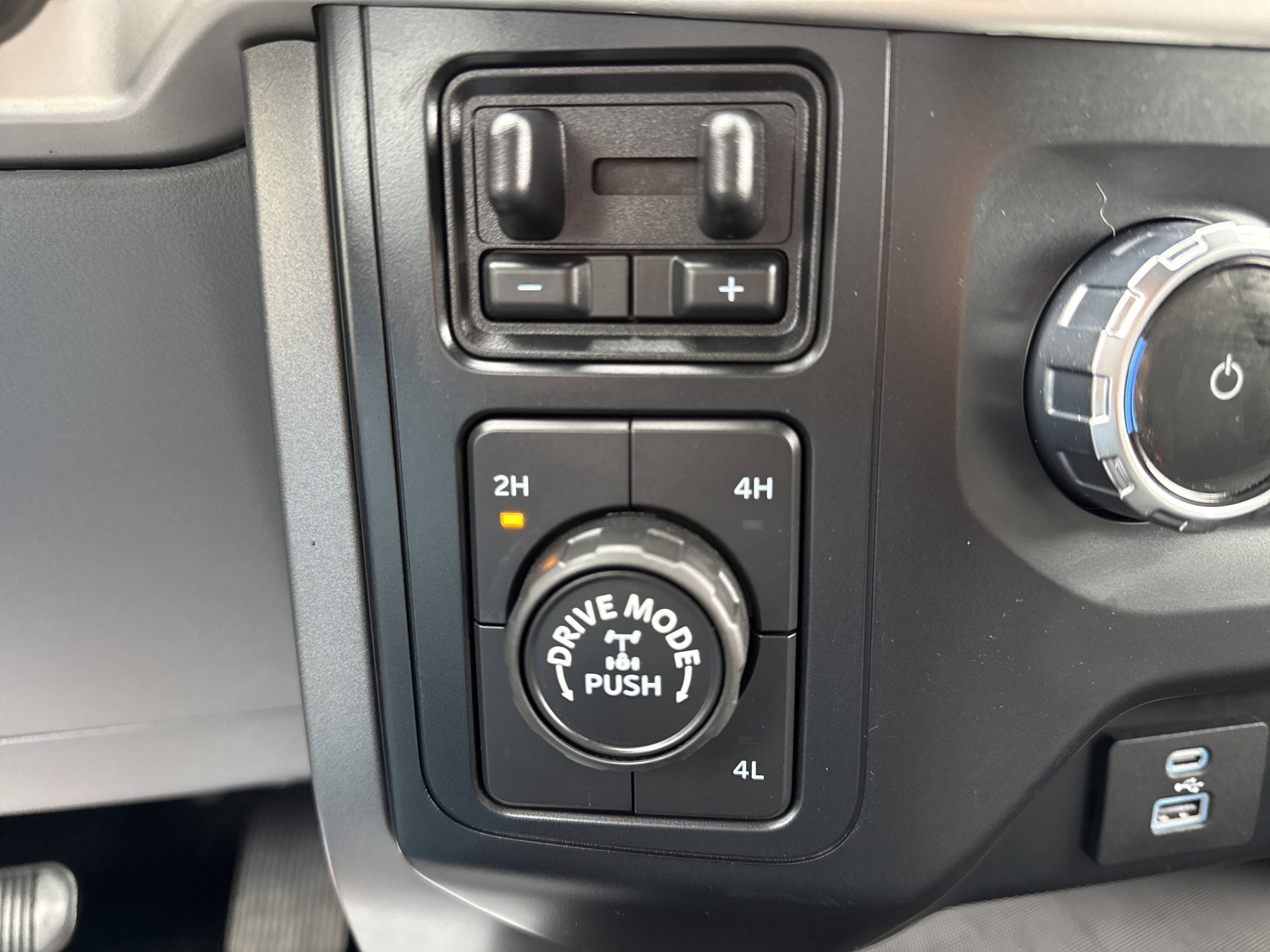 Used 2022 Ford F150 XLT w/ Trailer Tow Package image 25