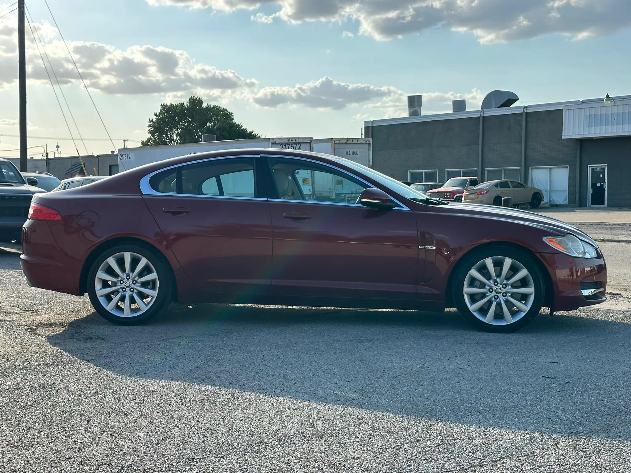 Used 2011 Jaguar XF RWD image 8
