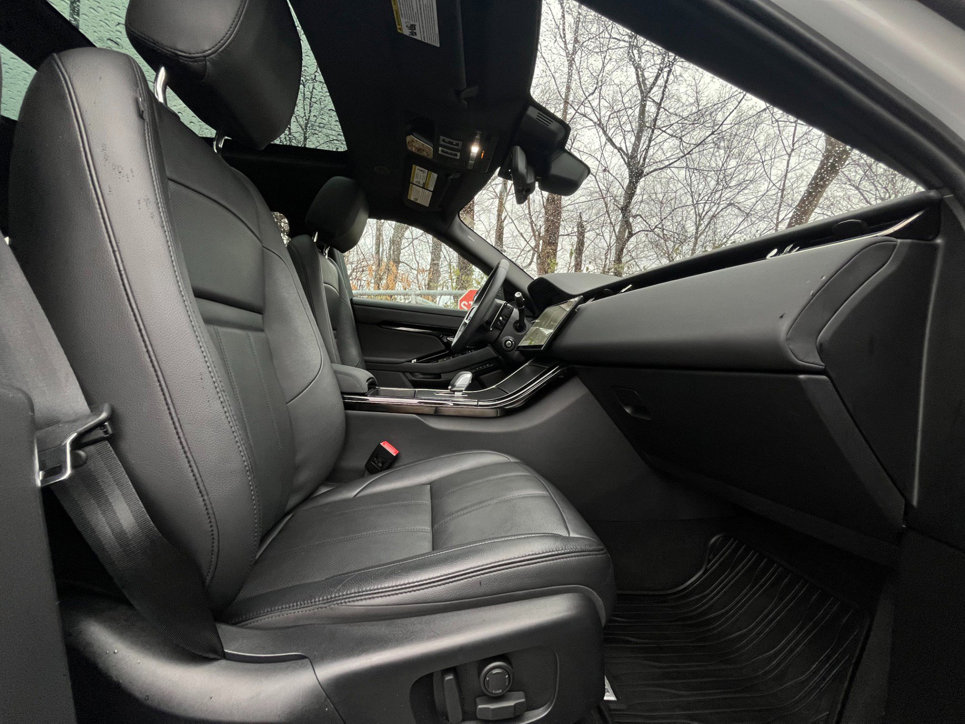 Used 2024 Land Rover Range Rover Evoque Dynamic SE image 31