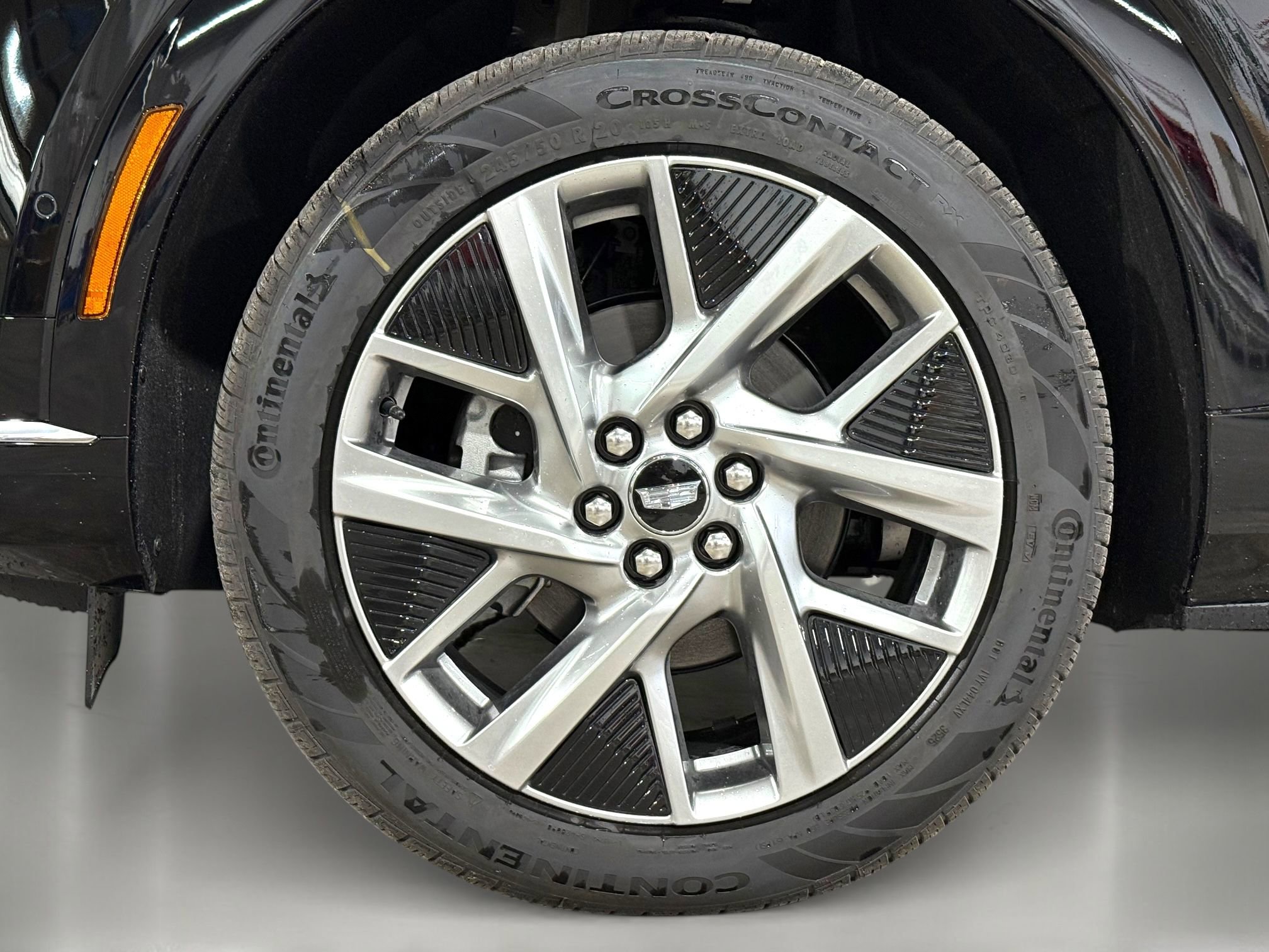 New 2026 Cadillac Optiq Luxury 2 image 9