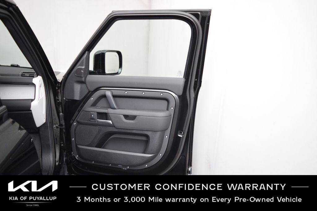Used 2025 Land Rover Defender 110 S image 15
