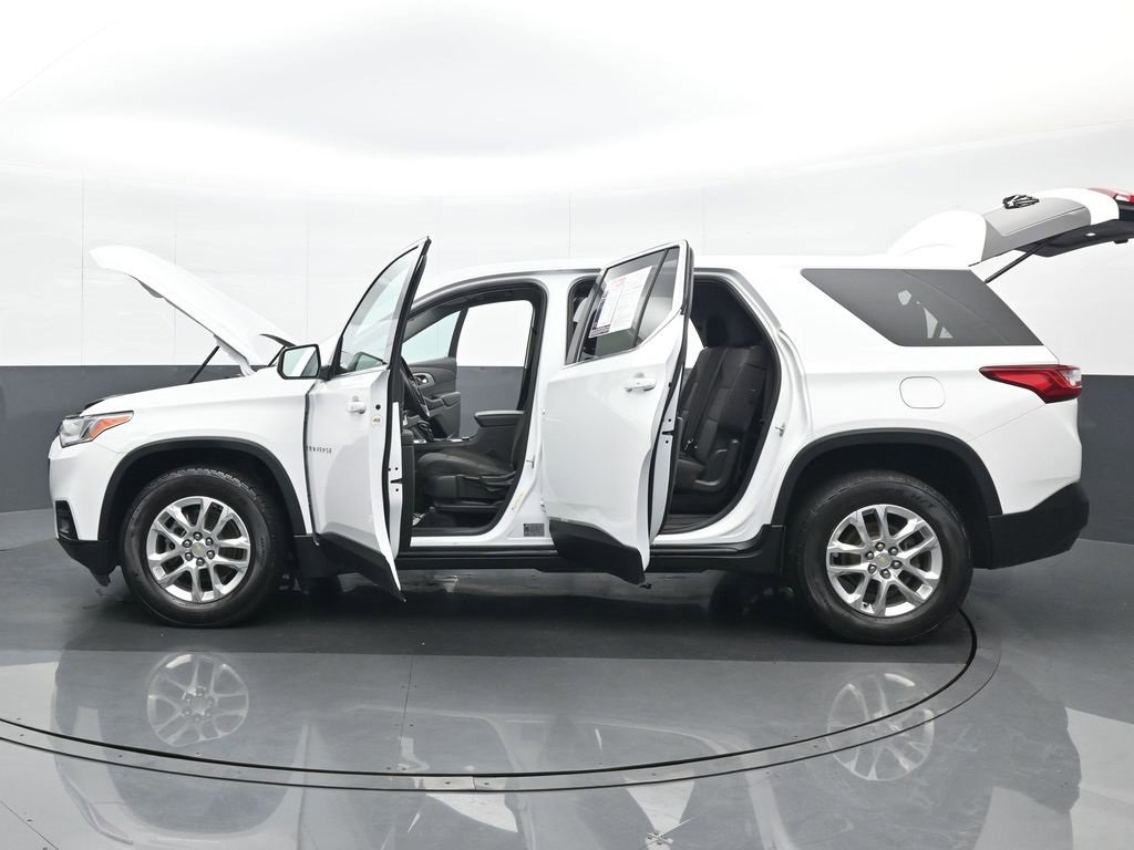 Used 2021 Chevrolet Traverse LS image 27