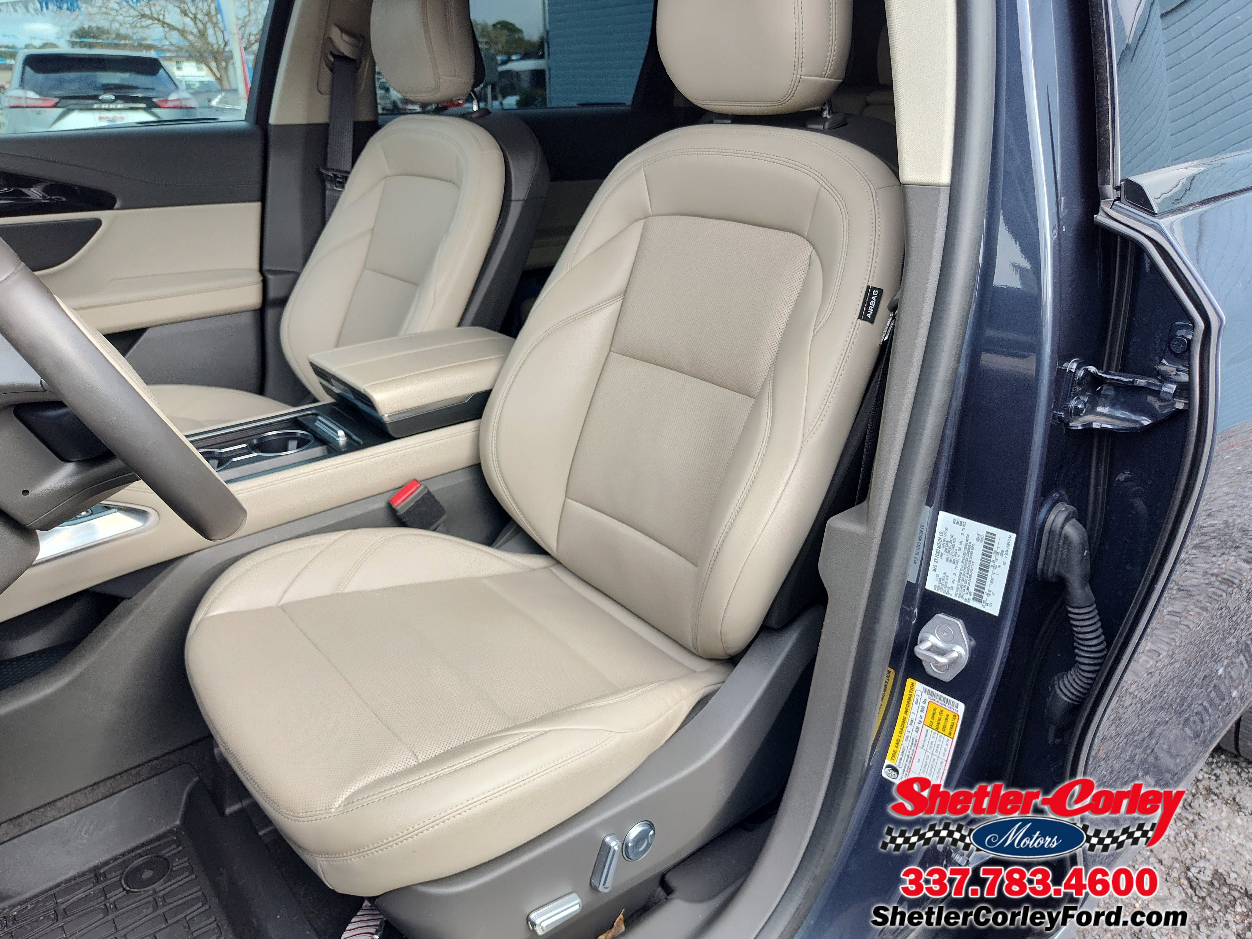 Used 2024 Lincoln Nautilus Premier image 18