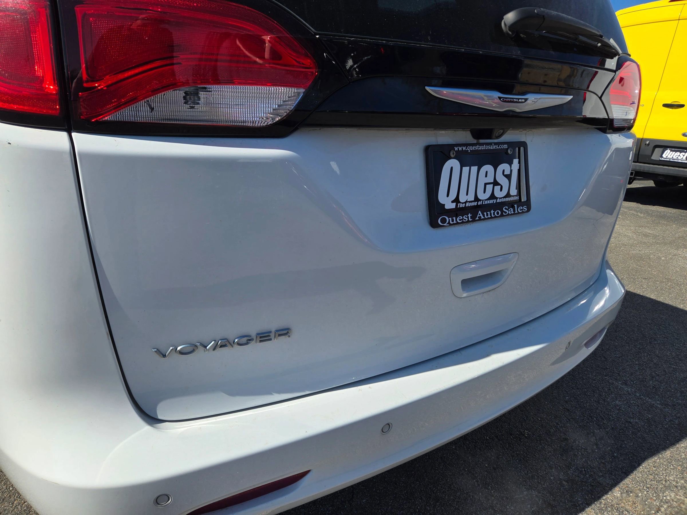 Used 2022 Chrysler Voyager LX image 21