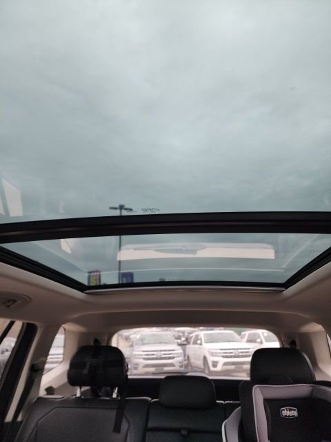 Used 2020 Volkswagen Tiguan SE w/ Panoramic Sunroof Package image 28