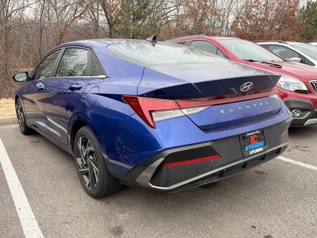 Used 2024 Hyundai Elantra SEL w/ Convenience Package image 6