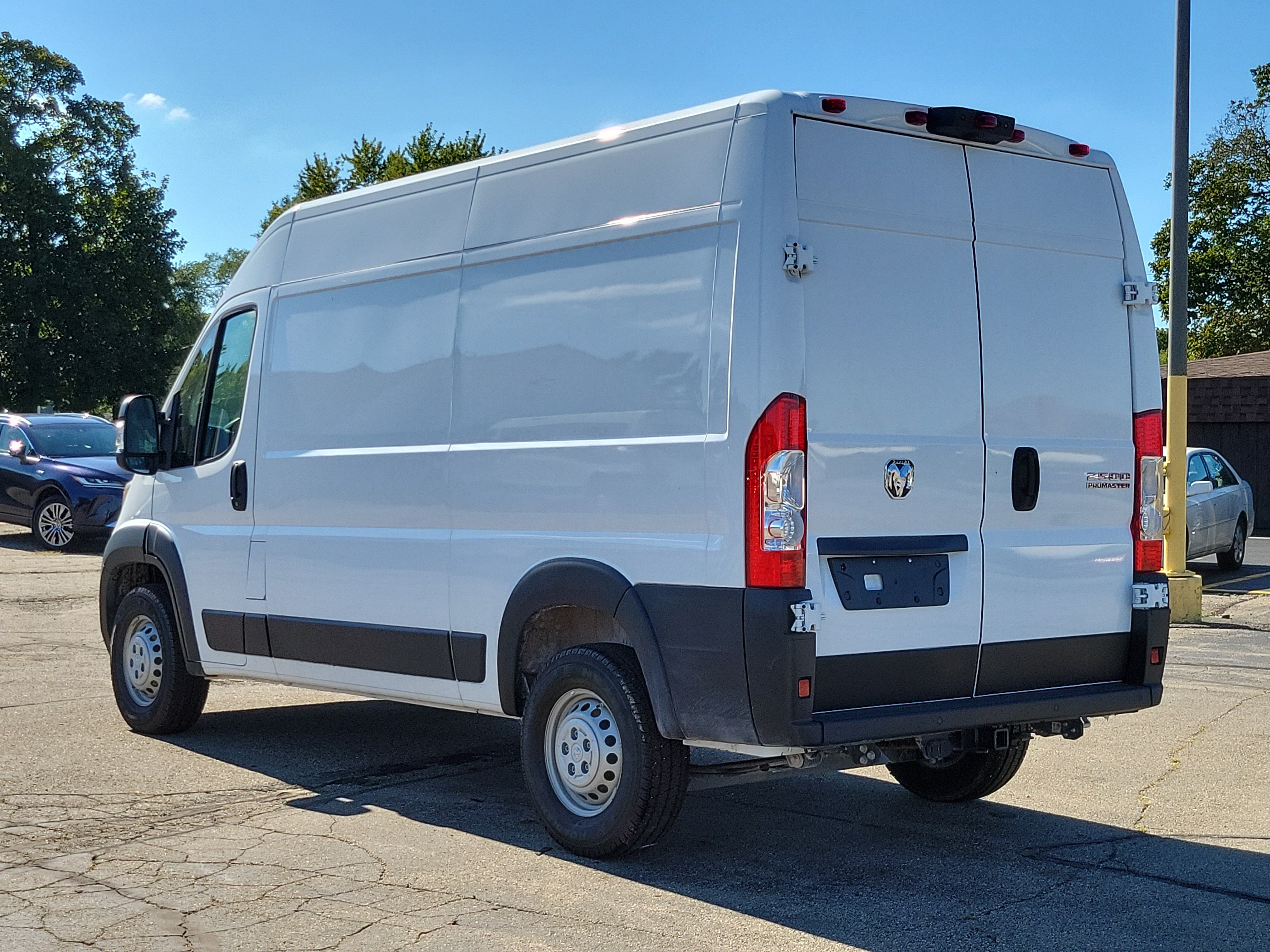 Used 2025 RAM ProMaster 2500 w/ Safety Group FWD image 3